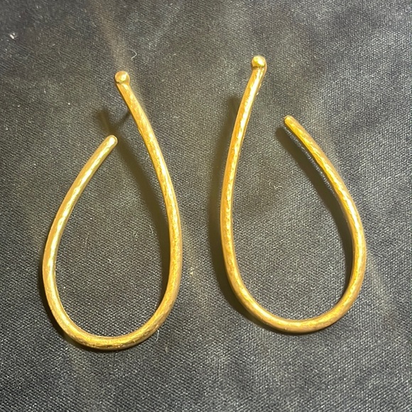 Classy Earrings - Picture 1 of 5